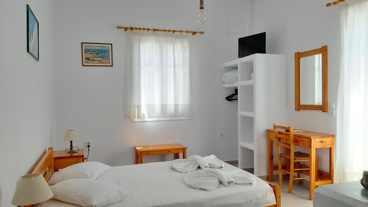 Bizas Rooms & Studios Парос Екстериор снимка