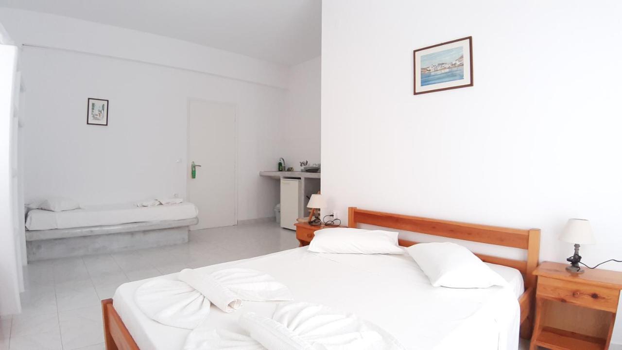 Bizas Rooms & Studios Парос Екстериор снимка