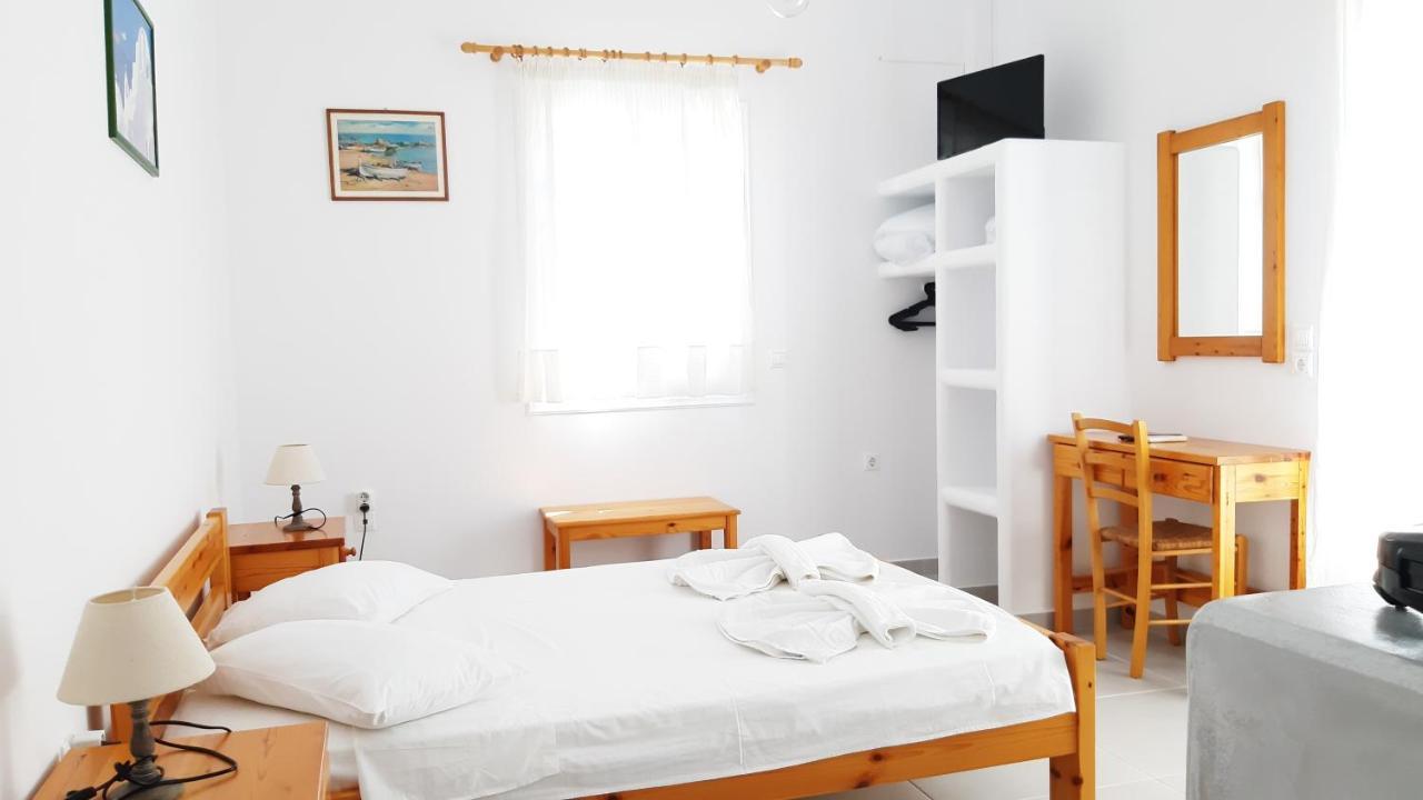 Bizas Rooms & Studios Парос Екстериор снимка