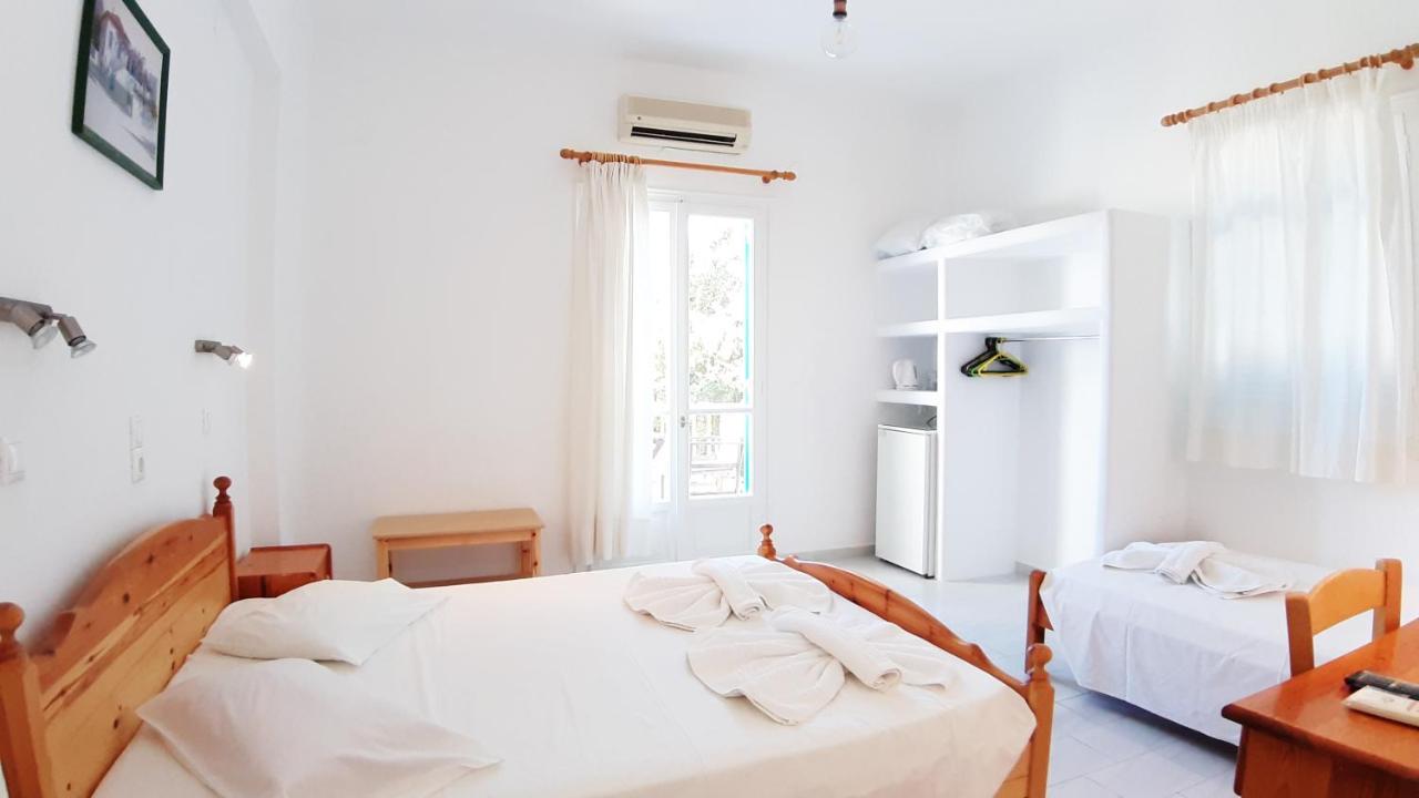 Bizas Rooms & Studios Парос Екстериор снимка