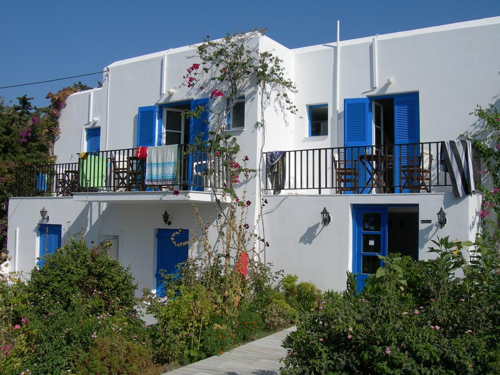 Bizas Rooms & Studios Парос Екстериор снимка