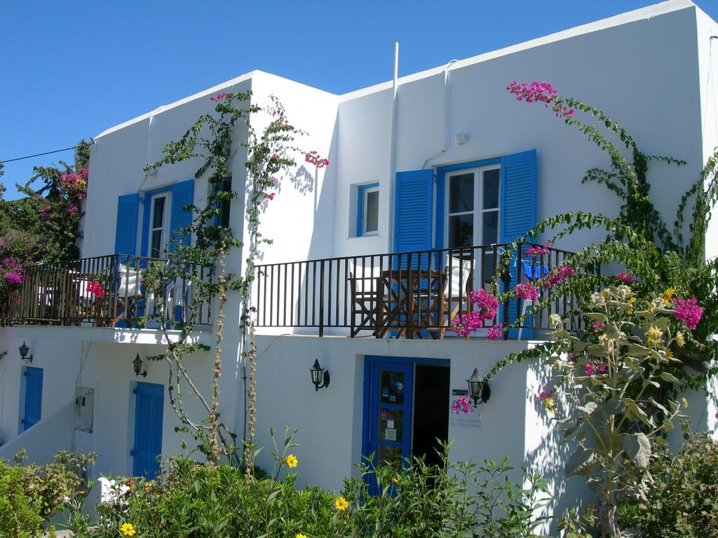 Bizas Rooms & Studios Парос Екстериор снимка