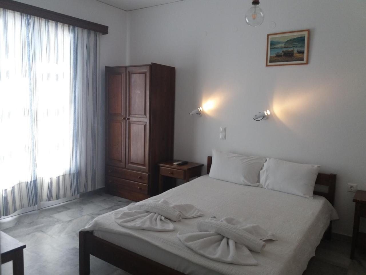 Bizas Rooms & Studios Парос Екстериор снимка
